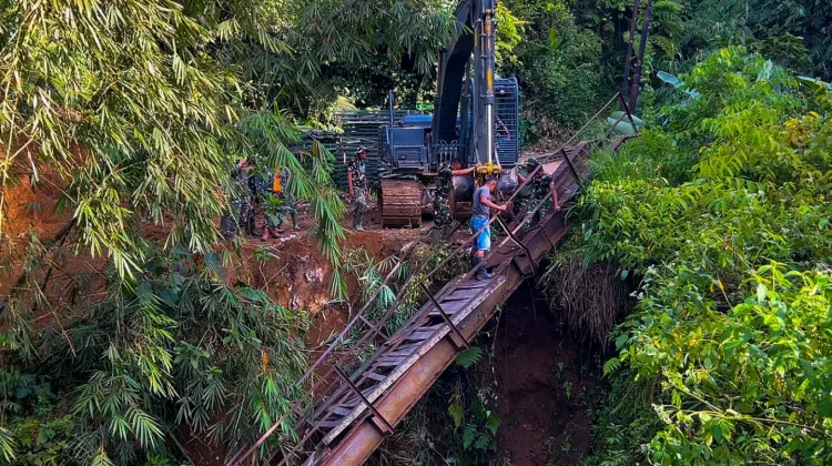Kodim 0307 Bangun Jembatan Bailey Hubungkan Jorong