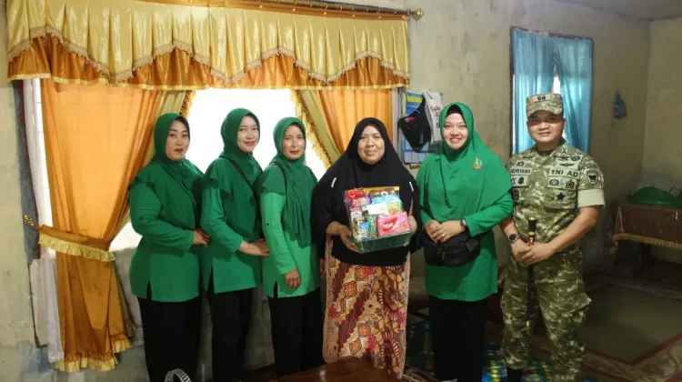 Dandim 0307 Jenguk Anggota Persit Sakit