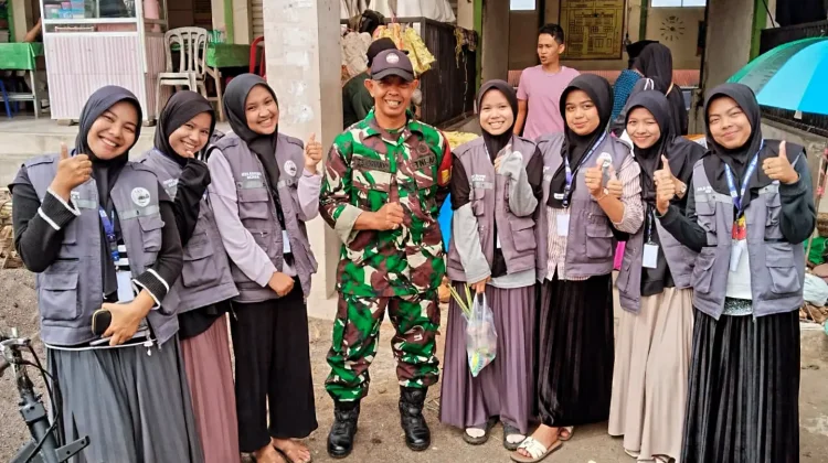 Babinsa Koramil 03 Tertibkan Warung Pasar