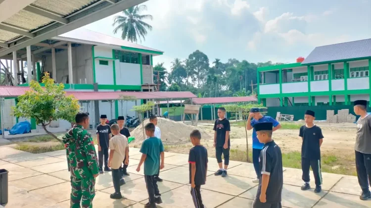 Babinsa Koramil 04 Bekali Santri PBB