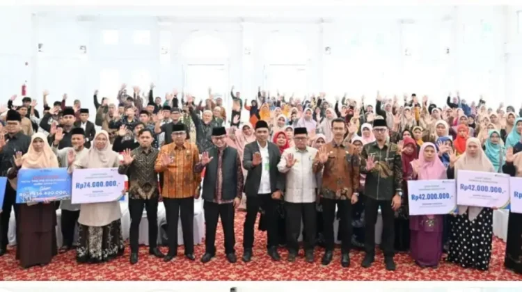 735 Guru dan 154 Garin Bukittinggi Terima Insentif