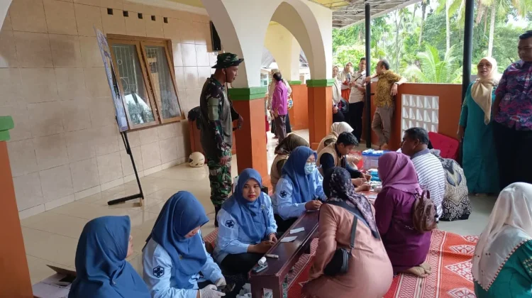 Satgas TMMD Kodim 0304/Agam Dampingi Pengobatan Gratis Warga