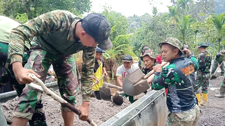Pembangunan Jalan Terus Dikebut, Satgas TMMD ke-129 Bongkar Material di Titik 1.900