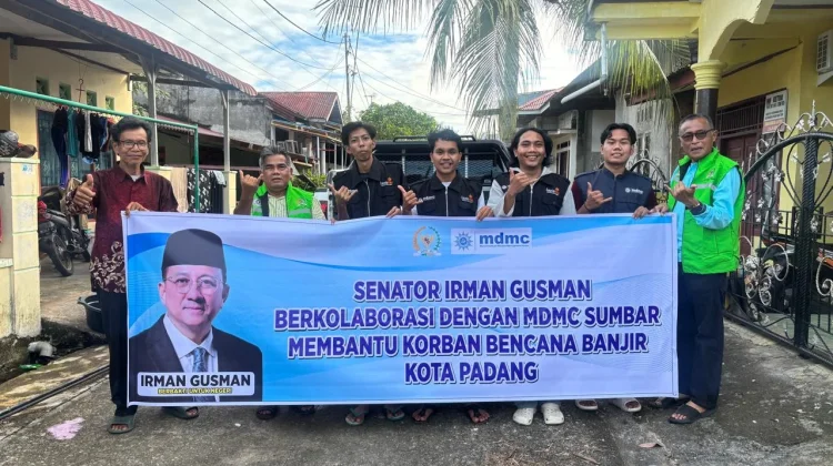 Gerak Cepat Irman Gusman Center dan MDMC Salurkan Bantuan Banjir