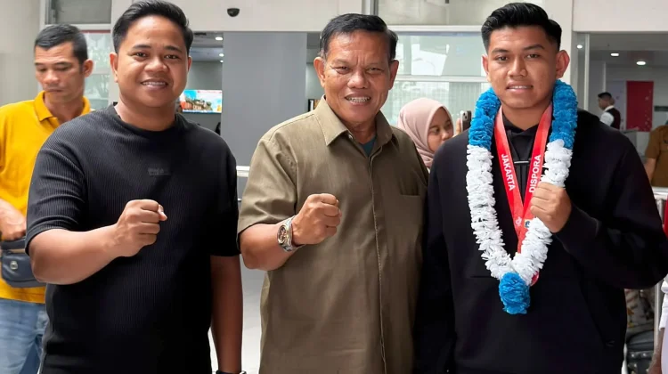 Pulang Sebagai Juara, Petenis Sumbar Mazza Hadaduzikra Disambut Haru di BIM