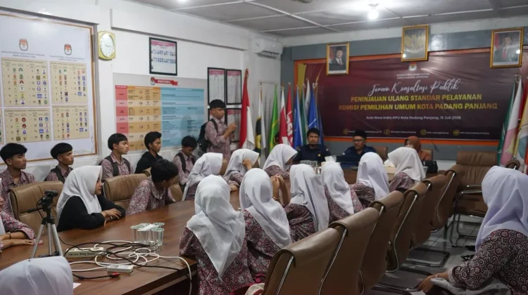 KPU Padang Panjang Gelar Edukasi Demokrasi untuk Siswa SMKN 1