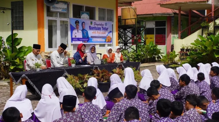 TP-PKK Padang Panjang Bagikan 900 Telur untuk Dukung Gizi Ana