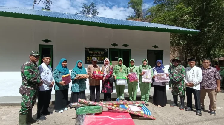 Bakti Sosial di Lokasi TMMD, Persit KCK Salurkan Bantuan kepada Penghuni RTLH