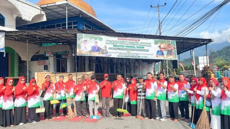 Kemenag Padang Panjang Gelar Geber MAS Bersihkan Masjid jelang HUT RI