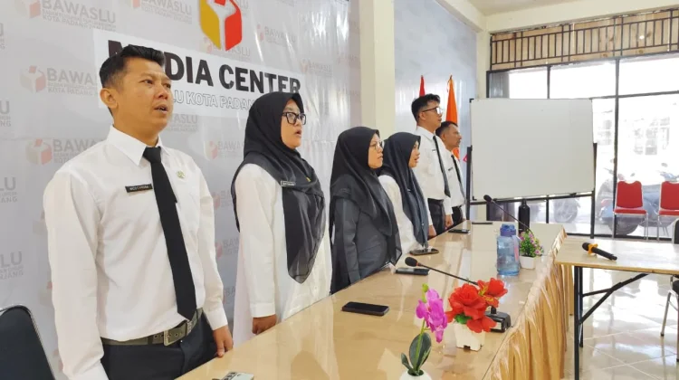 Bawaslu Padang Panjang Hadiri Penutupan Orientasi 176 PPPK Sumbar
