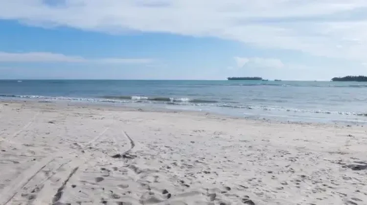 Pesona Pantai Tiku Pariaman