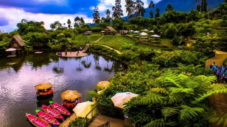 Jauh-Jauh Pergi, Cuma Demi Satu Foto?, ternyata Ini Alasannya