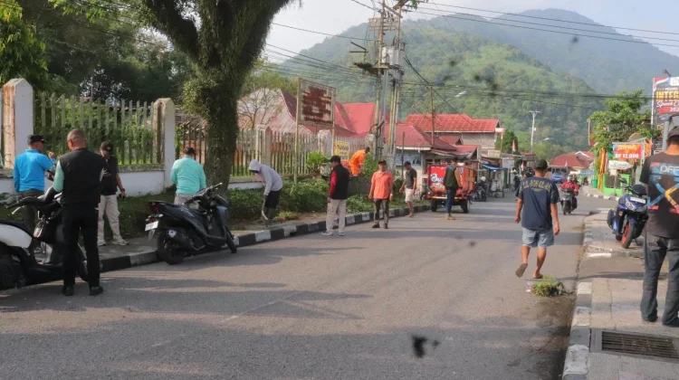 Gotong Royong di PPB Sambut HUT RI ke-81, Bersihkan Jalan menuju TMP