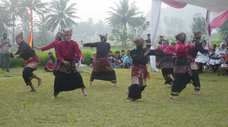 Mahasiswa gelar pementasan randai hasil Belajar Bersama Maestro di Kubu Gadang