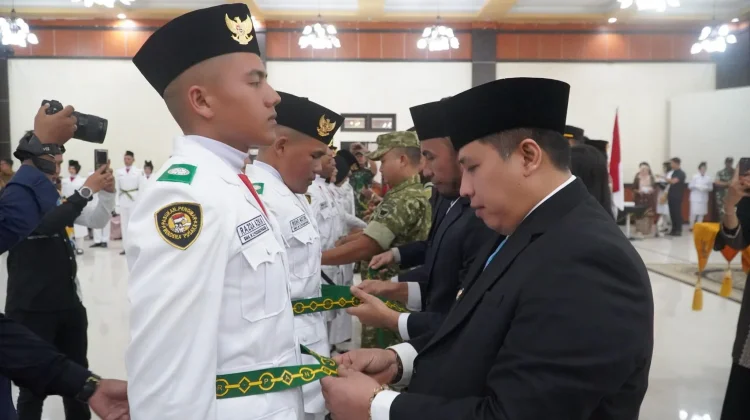 Wako Hendri Kukuhkan 65 Paskibraka Padang Panjang jelang HUT ke-81 RI