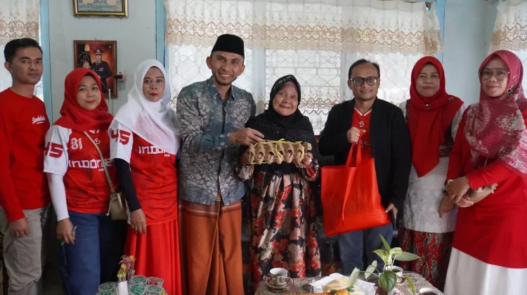Sambut HUT ke-81 RI, Pemko Padang Panjang Salurkan Sembako ke Veteran