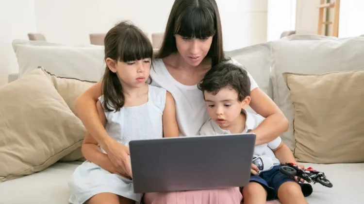 Anak dan Gadget, Kapan Harus Dibatasi dan Bagaimana Caranya?