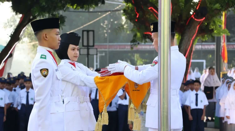 Paskibra MAN 2 Bukittinggi Sukses Kibarkan Sang Merah Putih