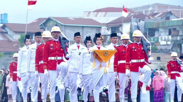 Paskibraka Padang Panjang Tuntaskan Tugas di Upacara Penurunan Bendera