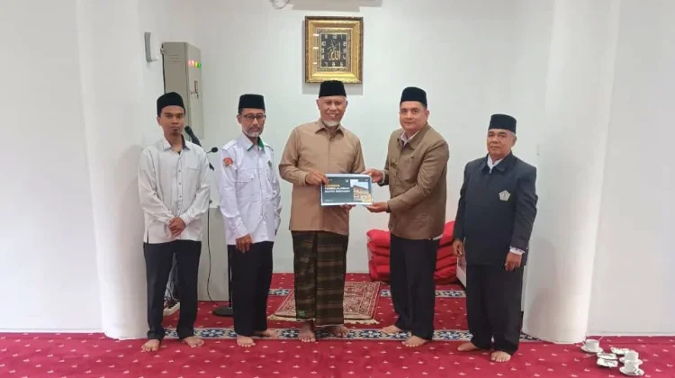 Gubernur Sumbar Dukung Santri MTI Kapau Mualaf Mentawai Kuliah ke Al-Azhar