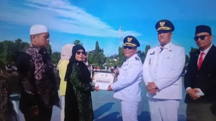 Pembag Pasaman barat Berika Sejumlah Penghargaan usai Upacara