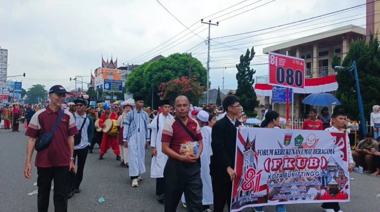 FKUB Bukittinggi Gaungkan Kerukunan dalam Pawai Alegoris HUT RI Ke 81