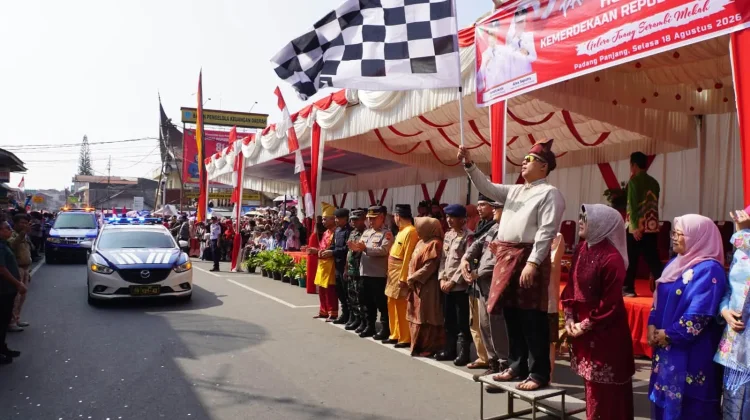 Ribuan Warga Padati Pawai Alegoris HUT ke-81 RI di Padang Panjang