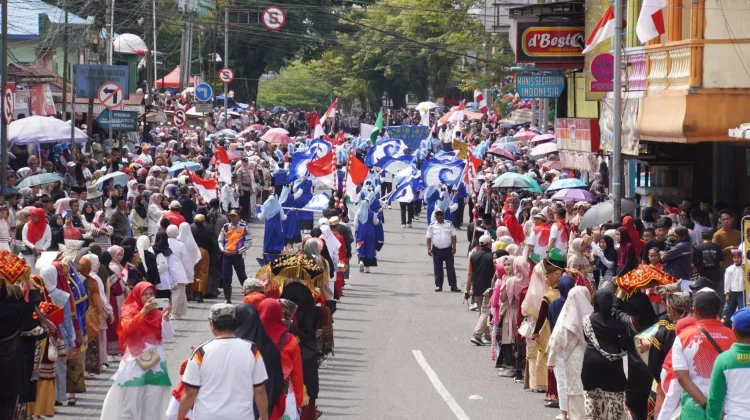 Pawai Alegoris HUT ke-81 RI padati Pasar Pusat Padang Panjang