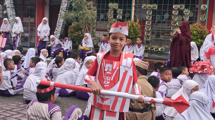 Hatta Tampil dengan Kostum Pahlawan Pattimura