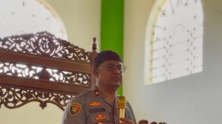 Wakapolres Pessel Jadi Khatib Jumat di Masjid Baiturrahman, Imtaq Ditingkatkan