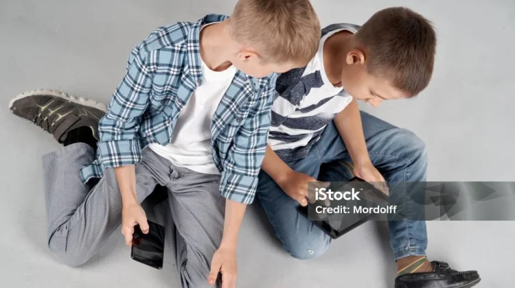 Anak dan Gadget di Era Digital, Kapan Penggunaan Teknologi Setiap Hari