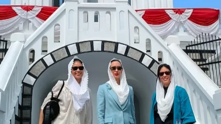 Menteri Pariwisata dan Putri Kagumi Pesona Jam Gadang, Warisan Ikonik Bukittinggi