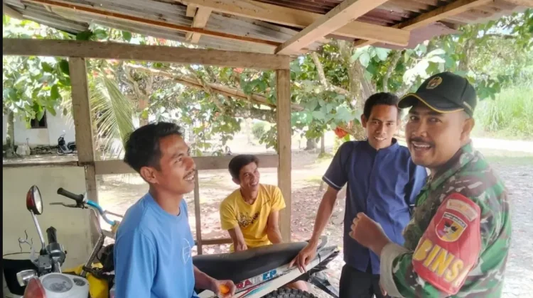 Babinsa Kapur IX Ajak Warga Jaga Keamanan Lingkungan