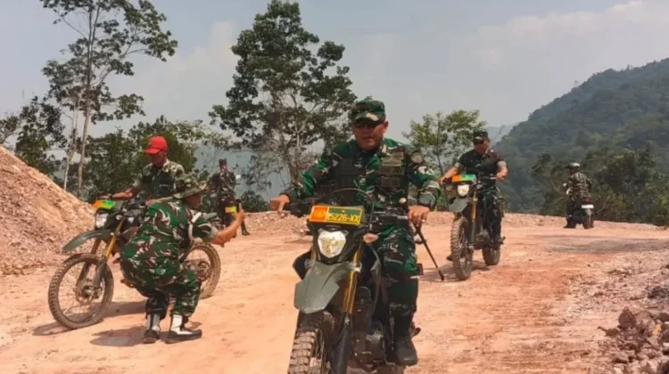 Danrem 032 Wirabraja Tinjau Jalan TMMD Ke-129