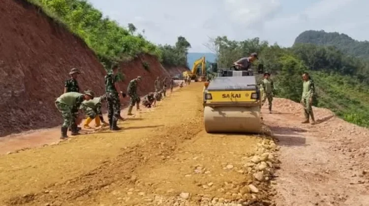 Satgas TMMD Ke-129 Kebut Pengerasan Jalan Sirtu