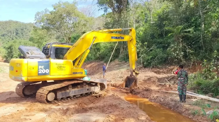 Satgas TMMD Ke-129 Maksimalkan Alat Berat Bangun Jalan