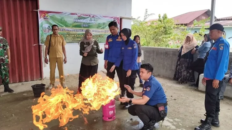 TMMD Ke-129 Beri Keterampilan Penanggulangan Kebakaran Warga