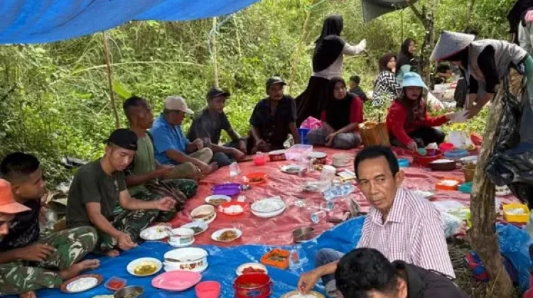 Makan Siang Bersama Pererat Kebersamaan Satgas Warga