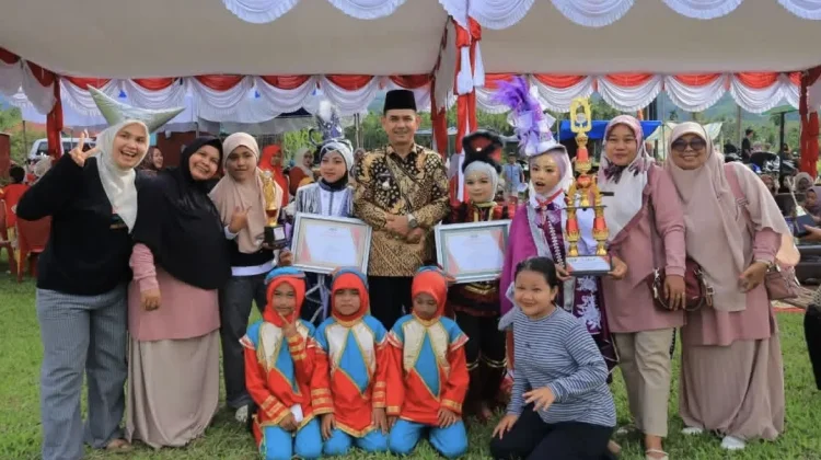 Wakil Bupati Pasaman Tutup PKAN HUT Kemerdekaan RI