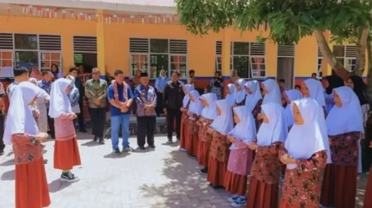 Bupati Pasaman Tinjau Fasilitas Umum dan Soroti Sampah Pasar
