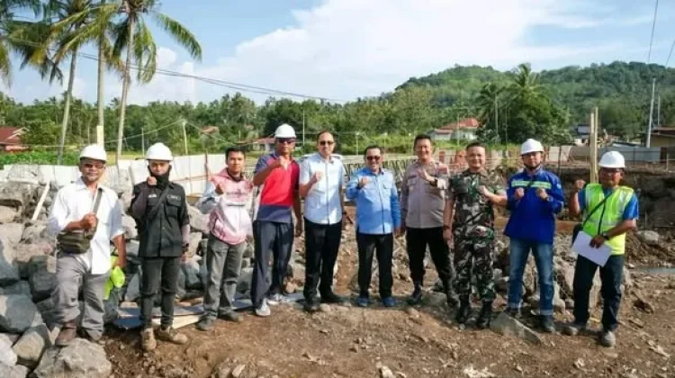 Bupati dan Komandan Kodim Tinjau Lokasi Pascabencana Tanah Datar