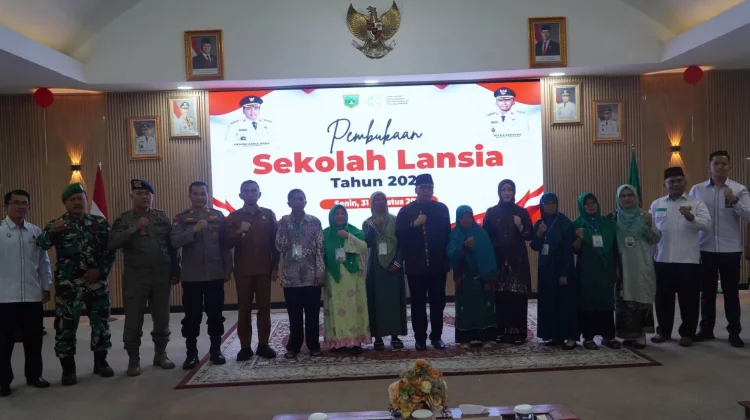 80 Lansia Ikuti Sekolah Lansia Angkatan Kedua di Padang Panjang