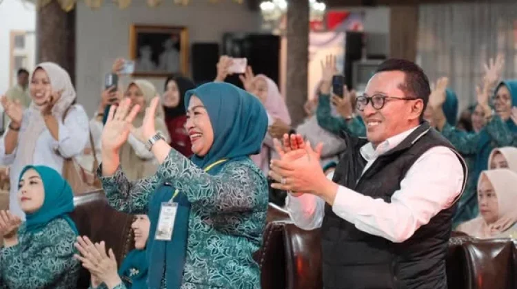 Bupati Eka Putra Motivasi Kontingen Tanah Datar di Jambore Kader PKK Sumbar