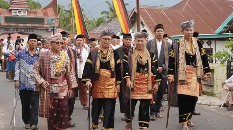 Pati Ambalau, "Tradisi Pengukuhan Adat Minangkabau"