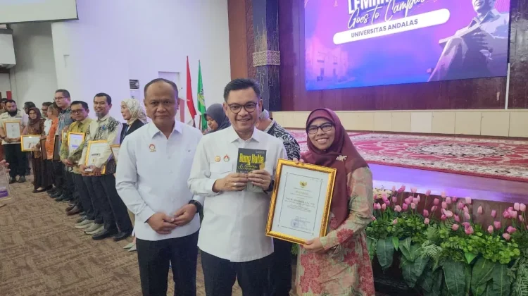 Lemhannas RI Beri Penghargaan, Rektor UIN Bukittinggi Bangga