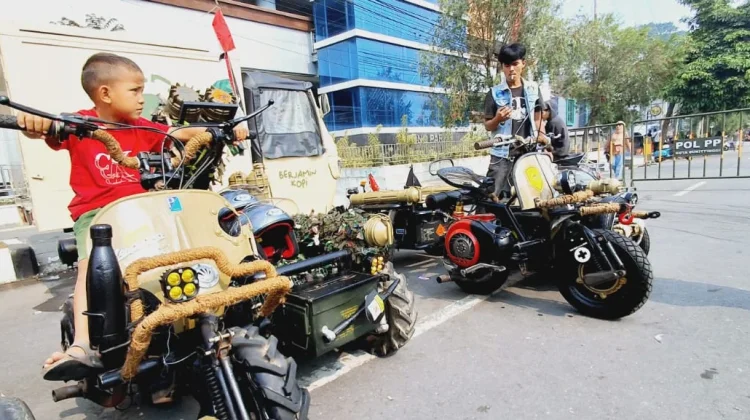 Tank Mini Berbasis Vespa Ramaikan TDSS Bukittinggi