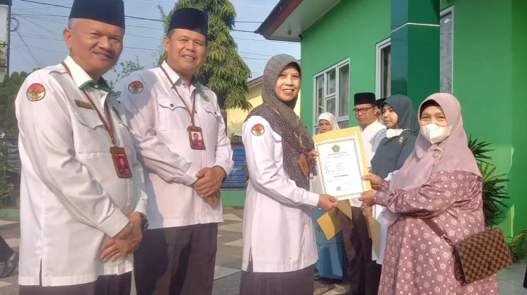 Kemenag Bukittinggi Serahkan Sertifikat Legalitas MDT dan LPQ