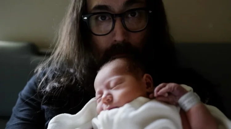 Sean Ono Lennon Sambut Kelahiran Putra Pertama, Cucu Pertama Mendiang John Lennon