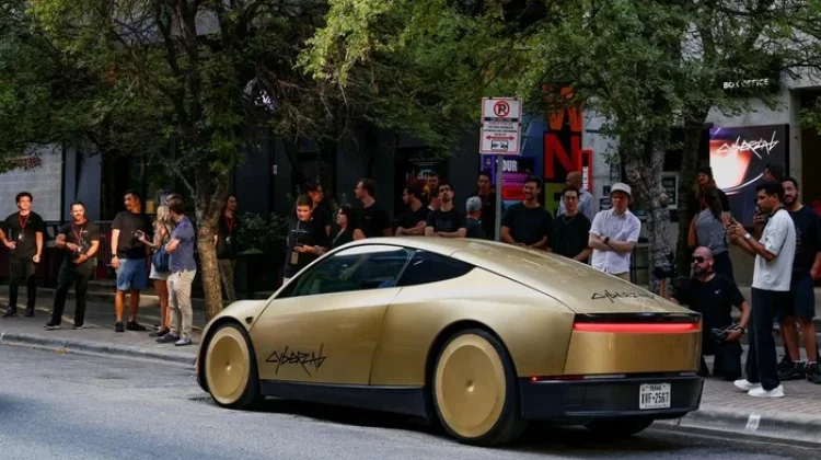 Tesla Resmi Luncurkan Cybercab, Taksi Otonom tanpa Setir dan Pedal
