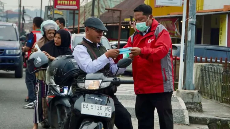 Dinkes dan PMI Padang Panjang Bagikan Masker Gratis Antisipasi Kabut Asap